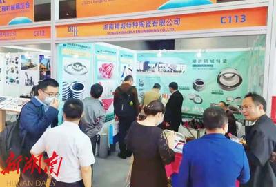 智能眼鏡閃耀2021長沙國際工程機(jī)械展 工程機(jī)械的“機(jī)甲秀”與未來革新